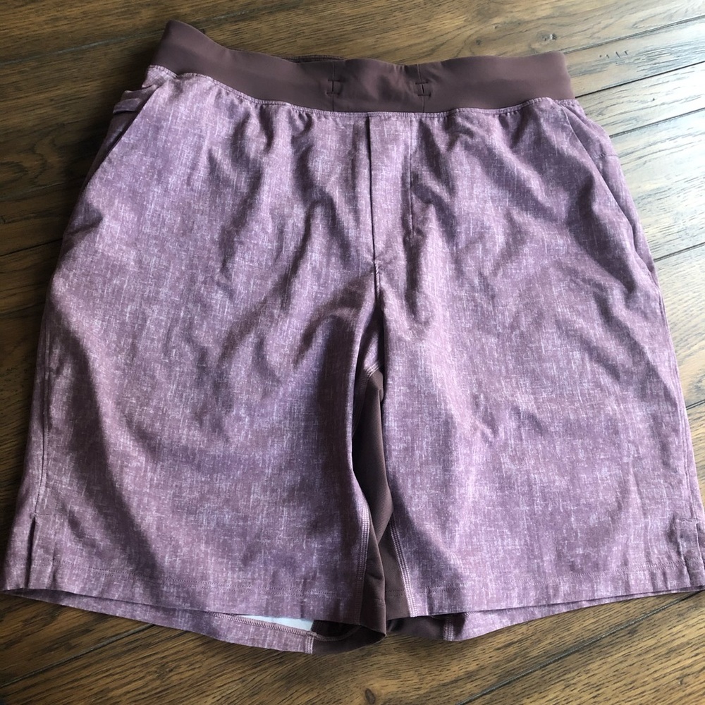 Men’s Lululemon T.H.E. 9 inch liner-less shorts